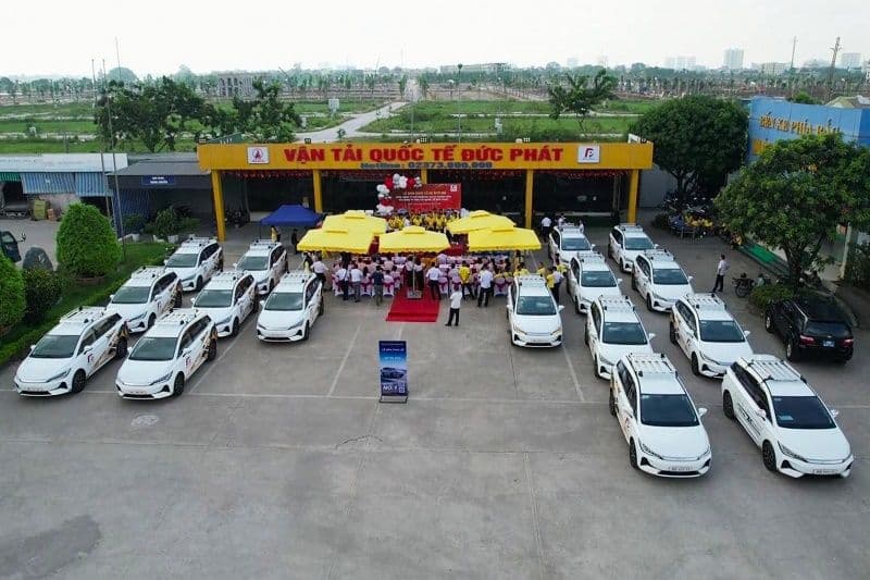 Từ 1/7/2026 Hà Nội yêu cầu taxi, ô tô kinh doanh chuyển sang xe xanh khi thay mới