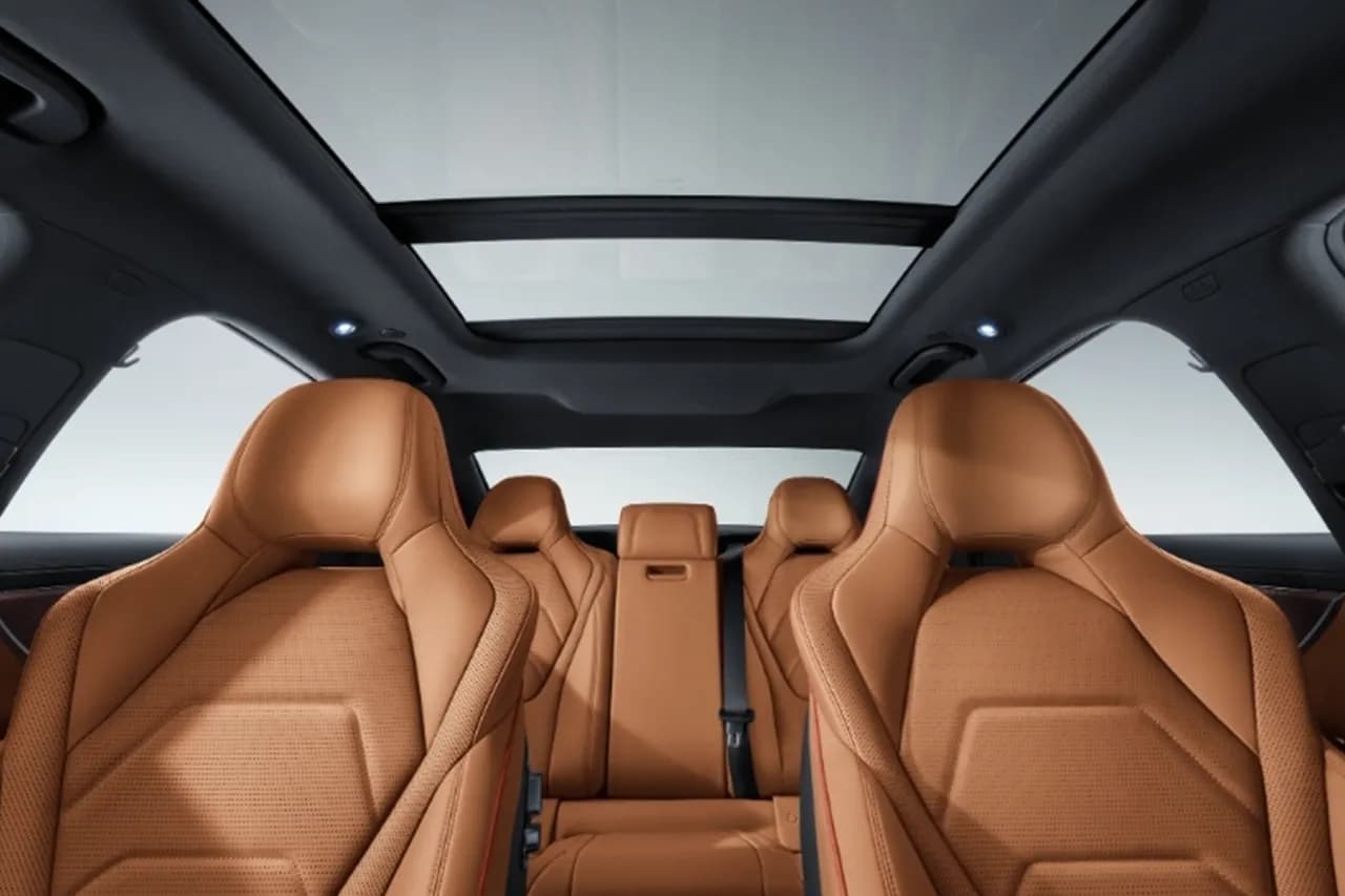 Không gian hàng ghế sau BYD Han EV rộng rãi và sang trọng