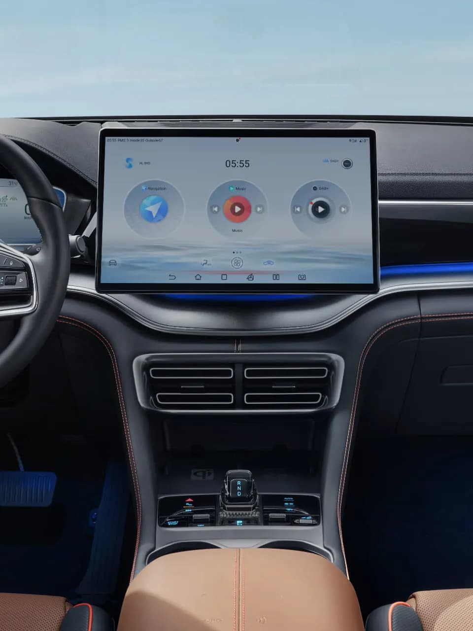 Màn hình cảm ứng xoay trên BYD Sealion 6 với khoang nội thất hiện đại