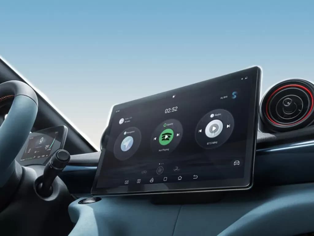 Màn hình kết nối Apple CarPlay và Android Auto trên BYD Dolphin