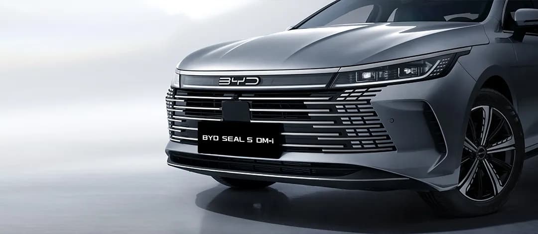 Ngoại thất BYD Seal 5 với thiết kế Ocean Aesthetics và lưới tản nhiệt Dot Matrix