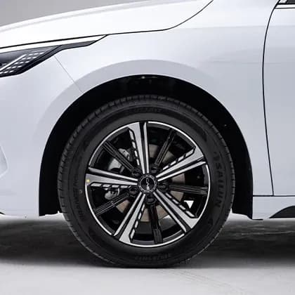 Mâm hợp kim 17 inch hai tông màu trên BYD Seal 5