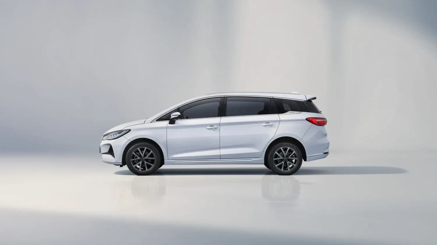 Khoang hành lý BYD M6 linh hoạt cho gia đình và kinh doanh dịch vụ